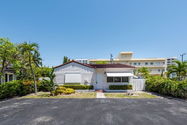 Building Photo - Large home with spacious patio and washer ...