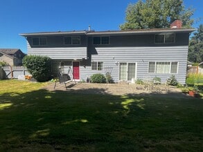 Building Photo - Well-Equipped 4 Bed 2.5 Bath Bellevue Home...