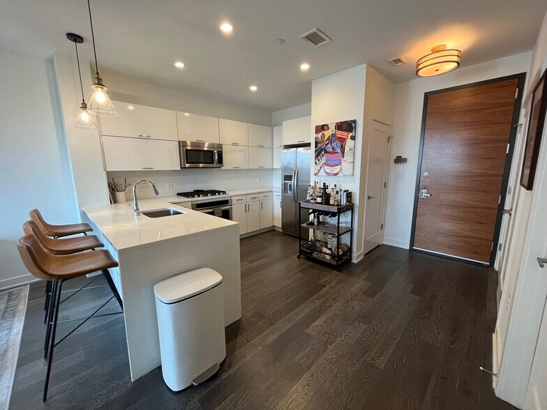 Building Photo - 1350 Maryland Ave NE