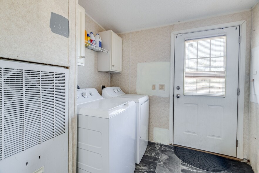 Building Photo - 9427 Syble Dr