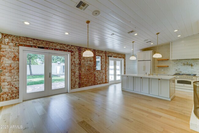 Building Photo - 4331 E Avalon Dr