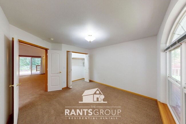 Building Photo - Spacious 3-Bed / 2-Bath Home on 2.5 Private Acres – Cooper Point