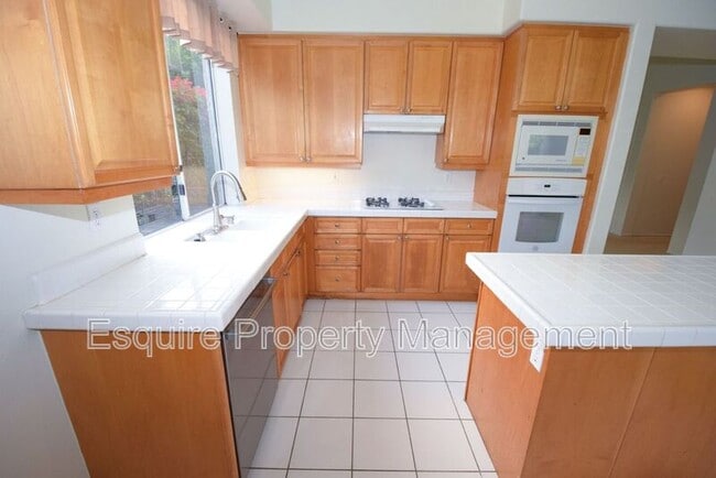Building Photo - 1821 La Quinta Ln