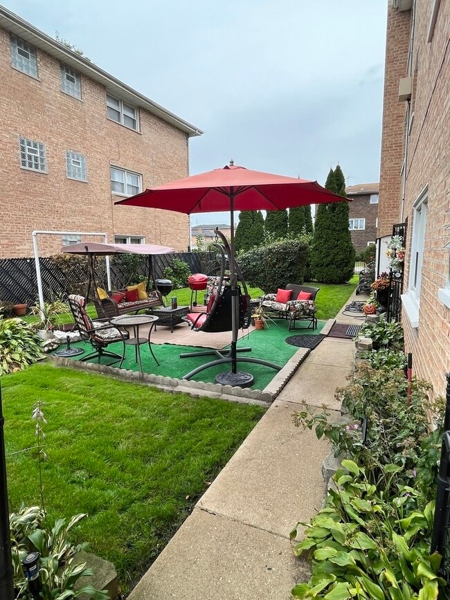 Building Photo - 1601 Downs Dr