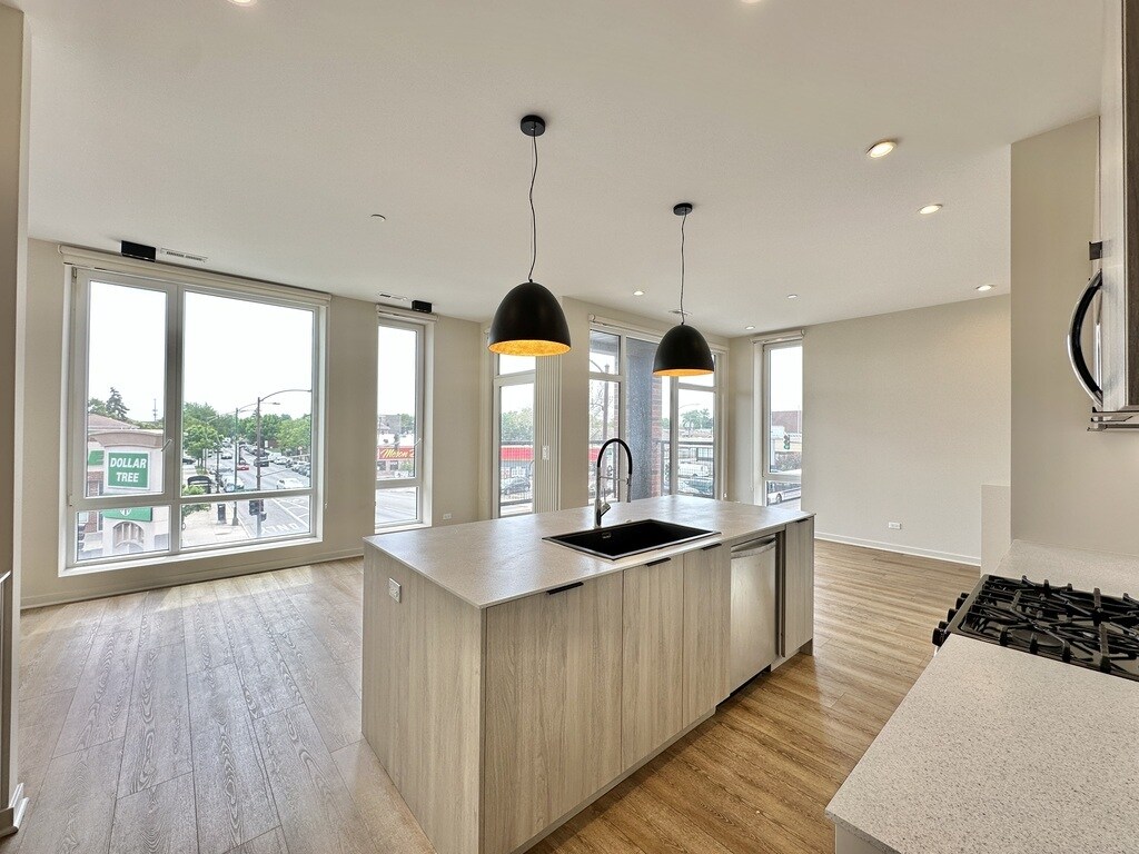 Building Photo - 3207 N Narragansett Ave
