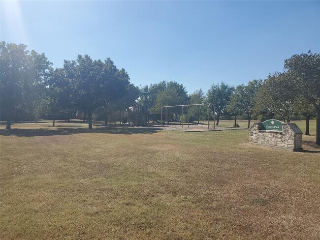 Building Photo - 2221 Creekside Ln