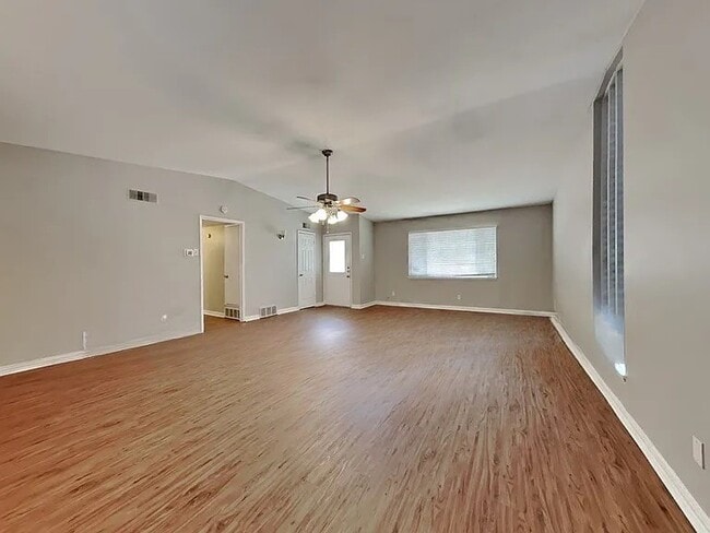 Building Photo - 726 Silverstone Dr