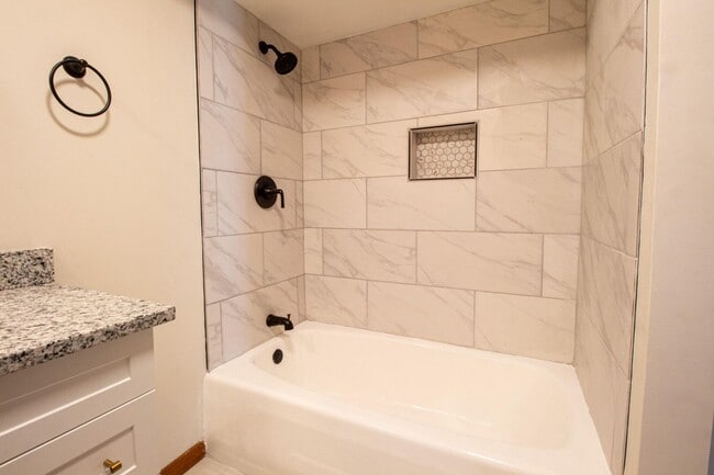 Building Photo - 4 Bed 3 Bath 2 Car Garage-PRE_LEASING