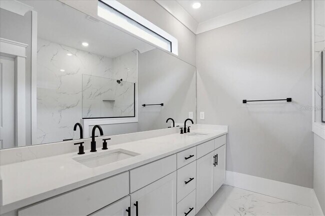 Building Photo - 15165 Serene Shrs Lp