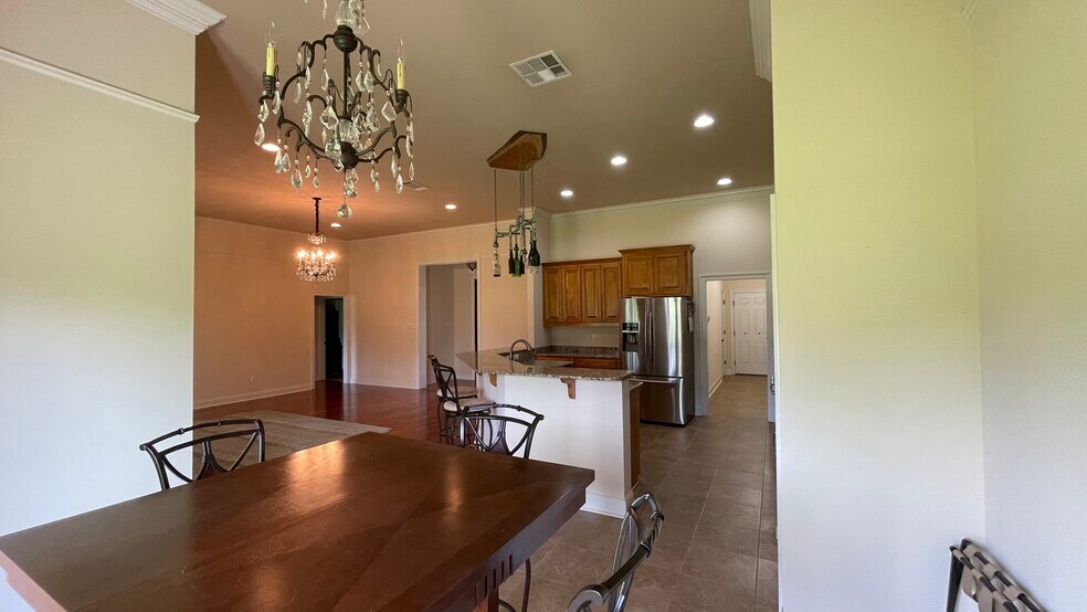 Building Photo - 20175 Kingland Dr