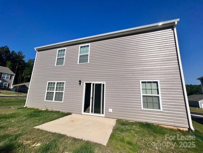 Building Photo - 7868 Whispering Strm Dr