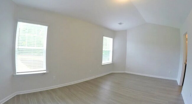 Building Photo - 31 SAW