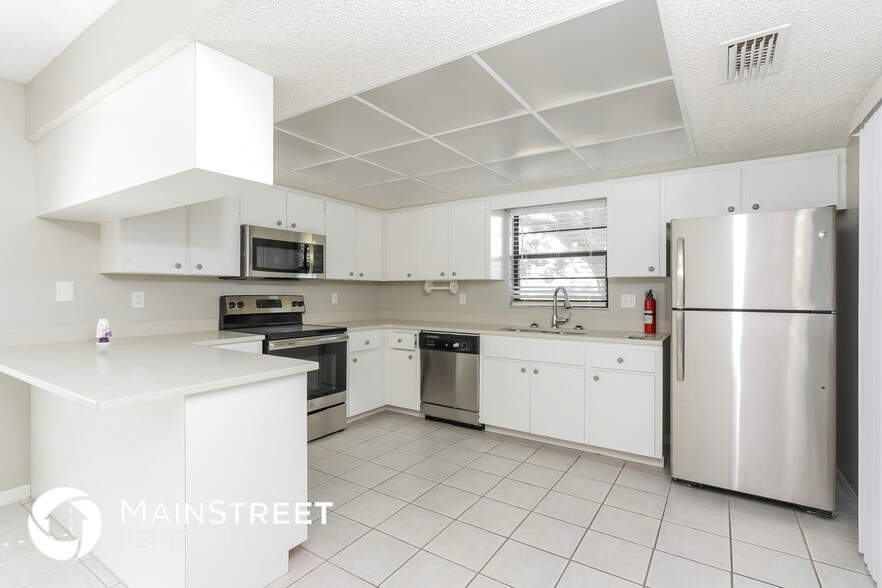 Building Photo - 5801 Pauma Pl