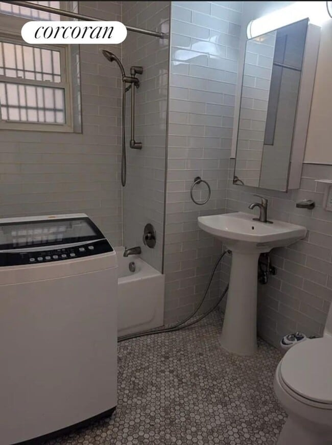 Building Photo - 70 W 139th St