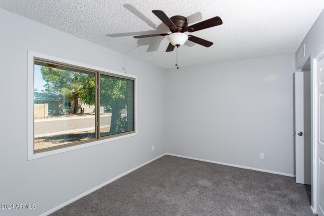 Building Photo - 7232 S La Rosa Dr