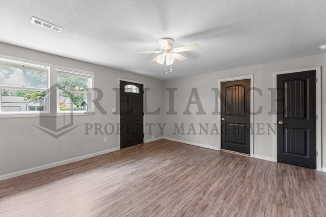 Building Photo - 1041 S Christine Ave