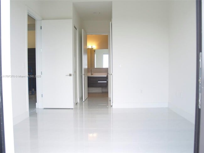 Building Photo - 301 Altara Ave