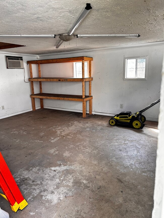 Building Photo - 511 W Little Creek Rd