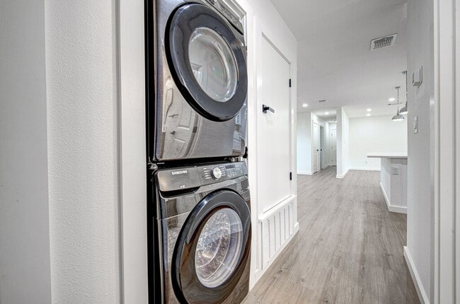 Building Photo - Fully Rebuilt 3BD Gem with Designer Finish...