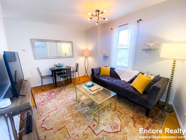 Building Photo - 1004 Tremont St