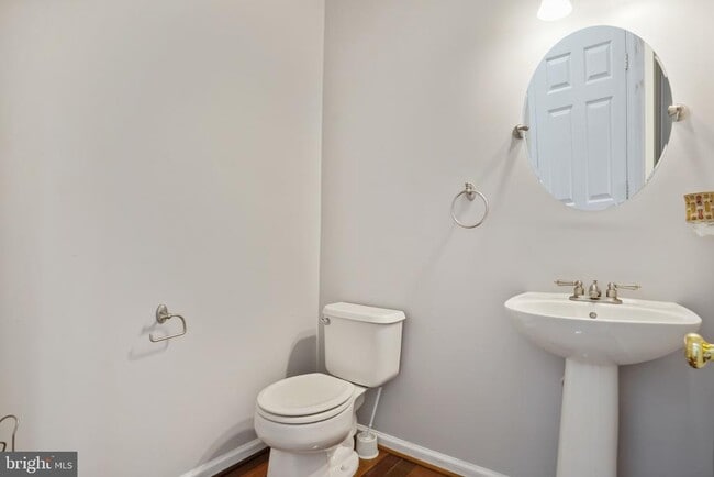 Building Photo - 4957 Breeze Way