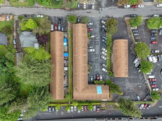 Building Photo - Look no Further, Tyee offers a SUPER 2bed/1bath! Call now for details and a showing!