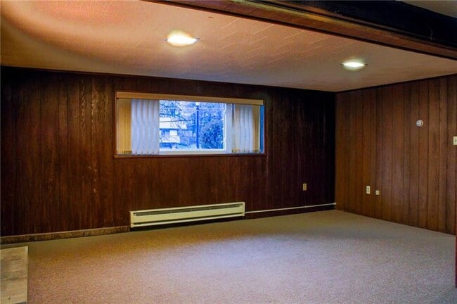 Building Photo - 214 Maplewood Dr