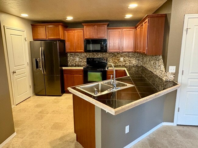 Building Photo - 738 N Carisbrooke Ave