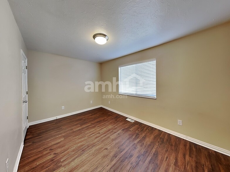 Building Photo - 771 S 900 E