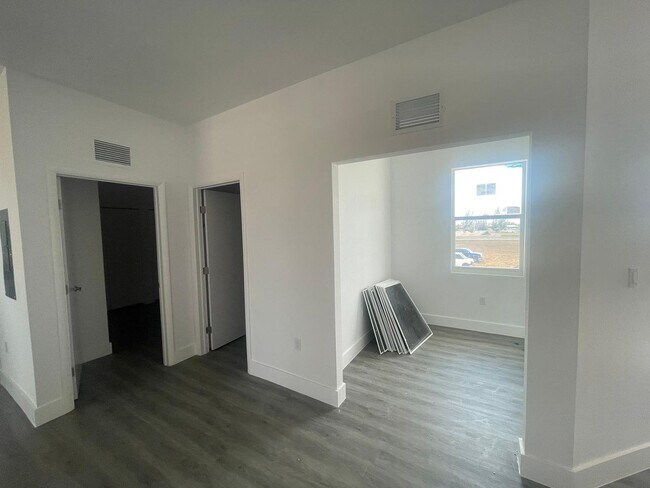 Building Photo - 275 SW 4th ST @203