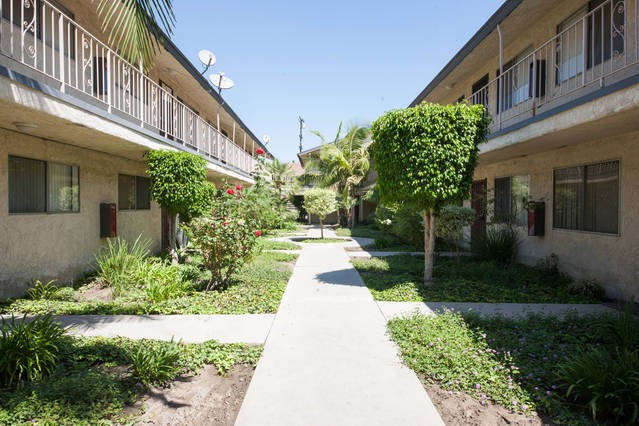 nice and safe common area yard/patio - 2890 E Artesia Blvd