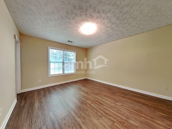 Building Photo - 1305 Carlysle Park Dr