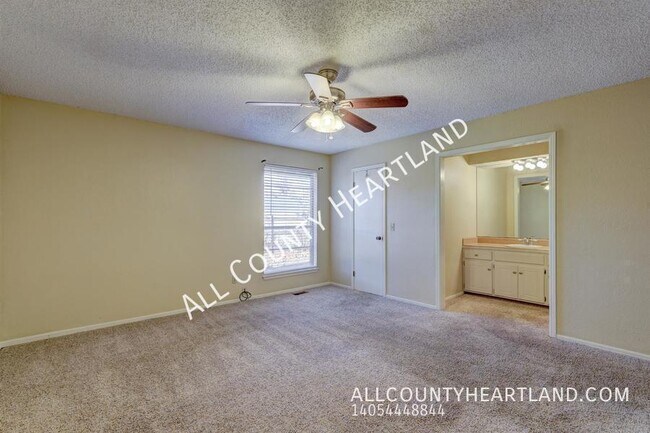 Building Photo - 841 N Robinson Ave
