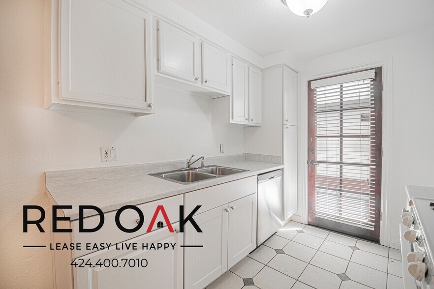 Building Photo - 3281 Sawtelle Blvd