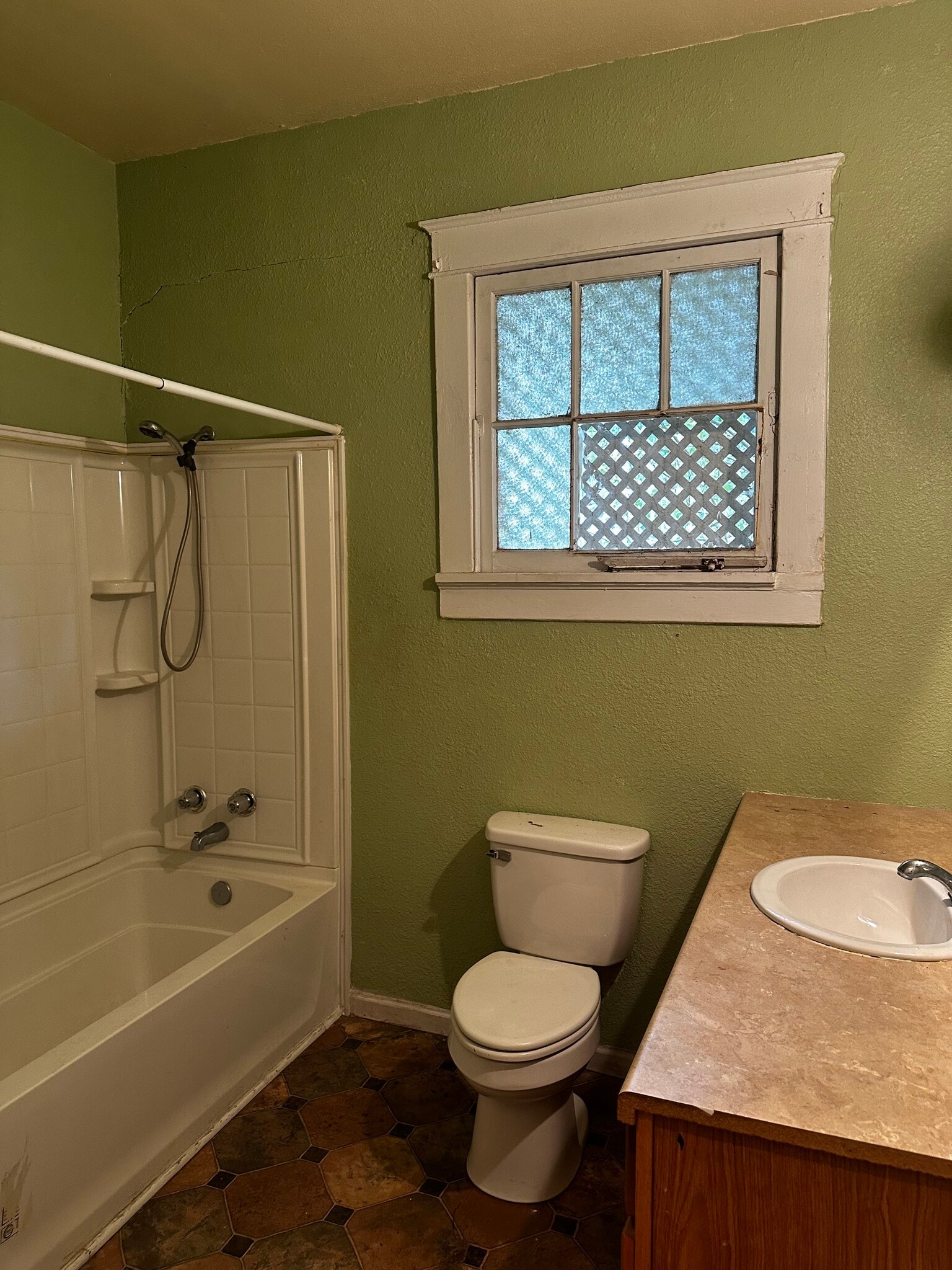 Bathroom - 2216 S Salcedo St