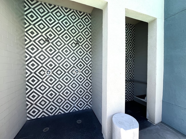 Building Photo - 3 bed, 2.5 bath located in Rancho Cucamonga!