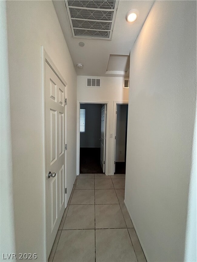 Building Photo - 5672 Sartorial St