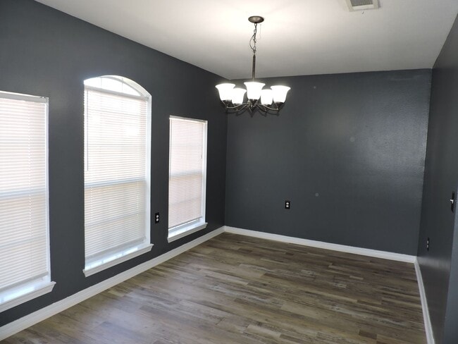 Building Photo - Easy access to Whiting Field & Pensacola!