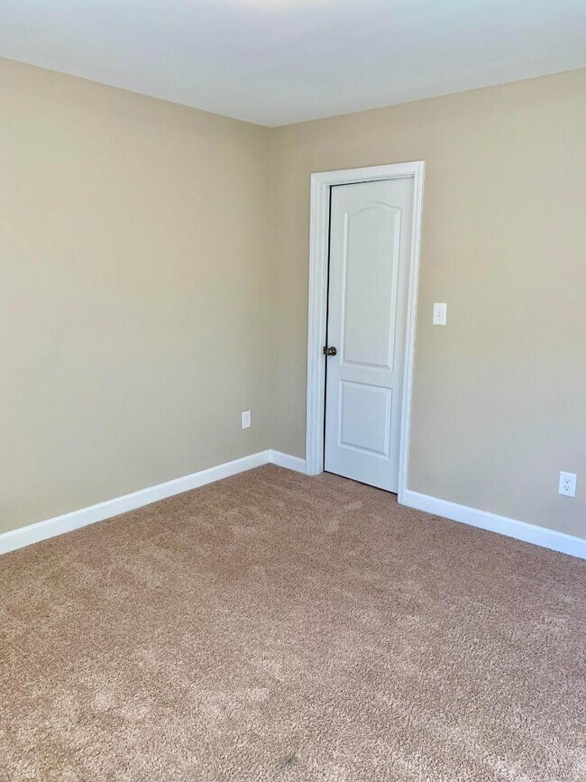 Building Photo - 211 Rainmaker St