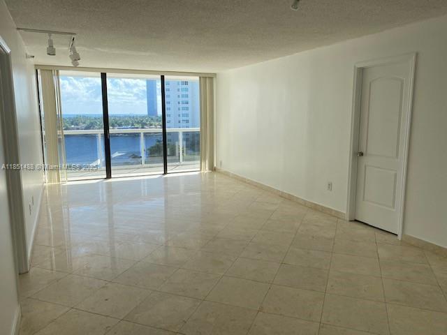 Building Photo - 20505 E Country Club Dr