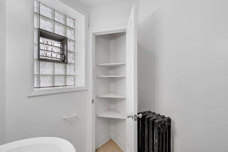 Building Photo - 1440 W Howard St