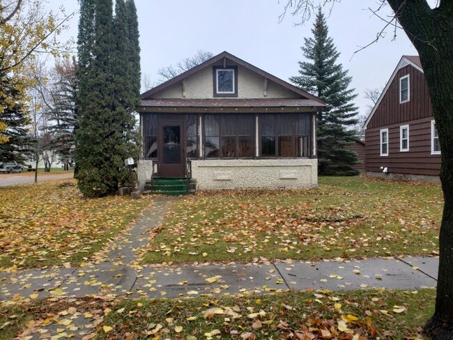 Building Photo - 122 Kendall Ave N