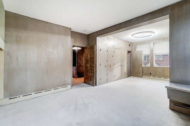 Building Photo - 2881 Observatory Ave