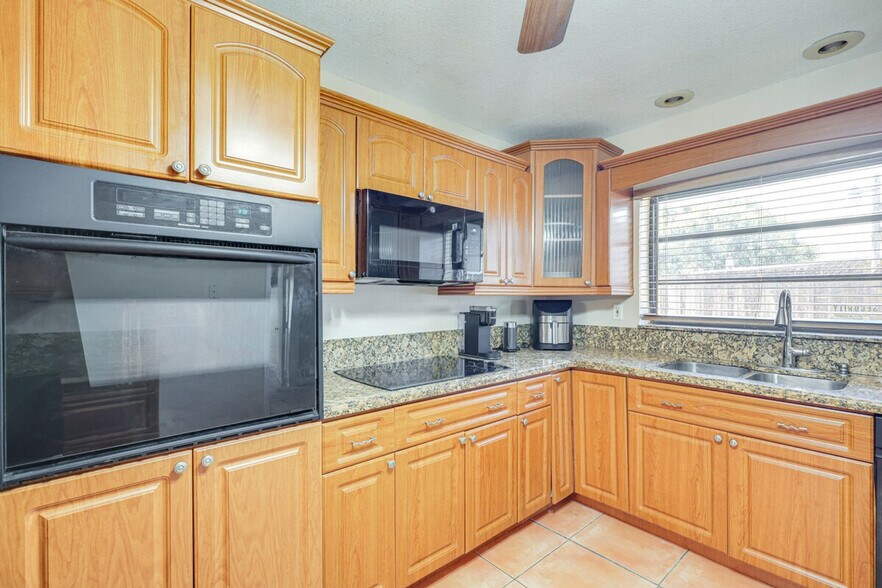 Building Photo - 10934 SW 158th Terrace