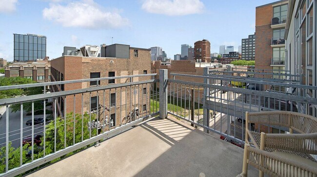 Building Photo - 1177 W Madison St