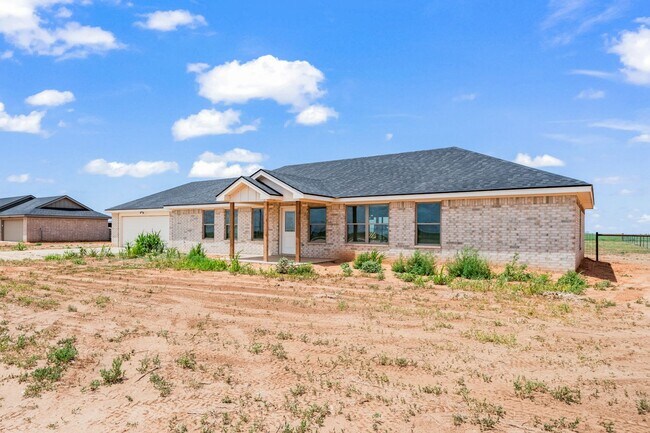 Building Photo - Country Living In Idalou ISD!