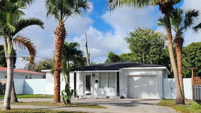 Building Photo - 416 S 28th Ave