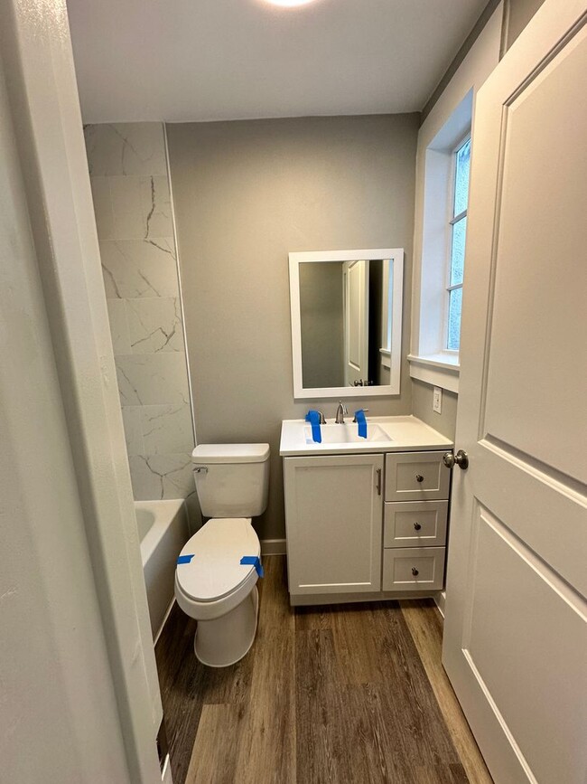 Building Photo - Newly Renovated 1 Bed 1 Bath Leesburg