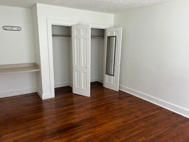 Building Photo - 419 Belmont Ave