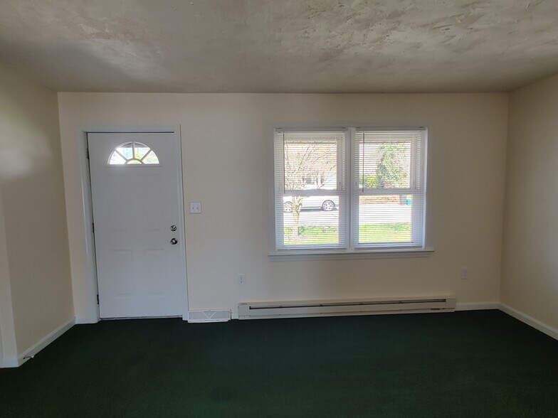 Living room - 110 Froelich Ave